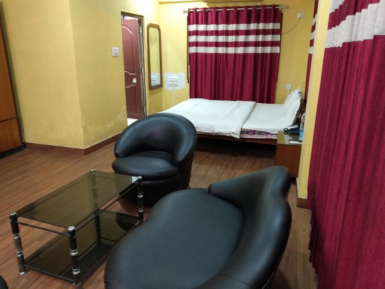 Hotel Relax Calcutta Exterior foto